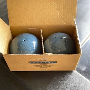 New  Sasaki Colorstone Teal Spherical Salt & Pepper Shakers
